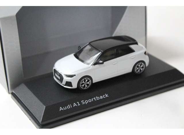 AUDI A4 B9 Allroad Quattro Avant 2015 Glacier White Spark 5011504623 1/43 Weiss EUR 95,00
