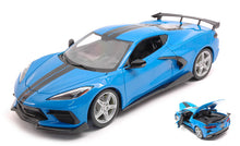 Indlæs billede til gallerivisning CHEVROLET CORVETTE STINGRAY (HIGH WING) 2020 lys blå/sort 1:18