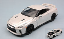 Indlæs billede til gallerivisning NISSAN GT-R (R35) COUPE 2017 WHITE PEARL MET 1:24 fra Burago