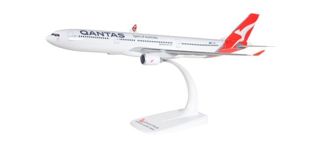AIRBUS A330-300 QANTAS cm 32 1:200
