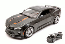 Indlæs billede til gallerivisning CHEVROLET CAMARO 50th ANNIVERSARY SPECIAL EDITION 2017 grå/orange 1:18