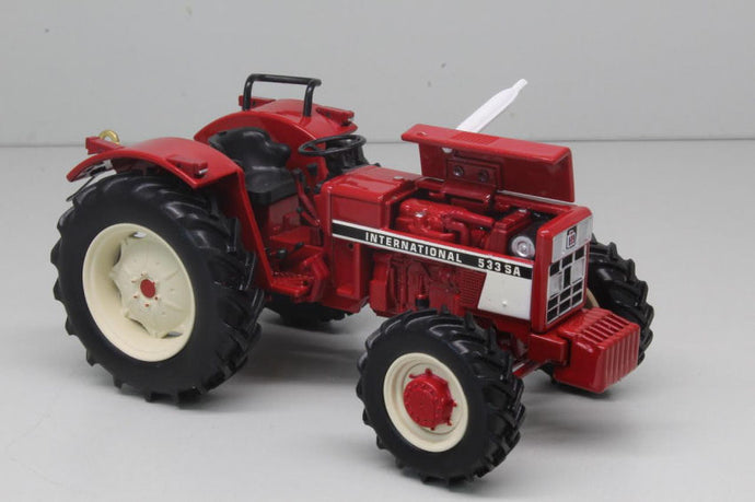 Traktor INTERNATIONAL IH 533 1:32