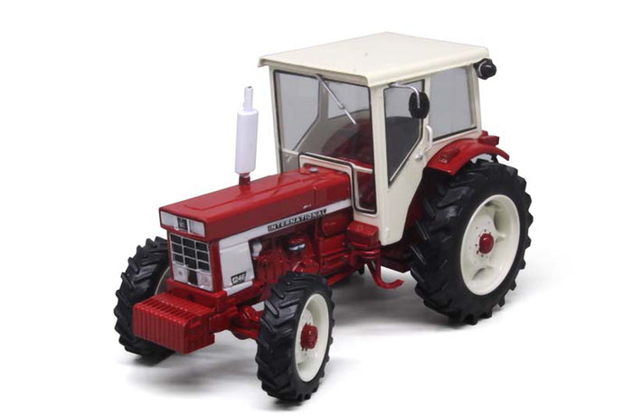 Traktor IH 1246 MCABINATO 1:32