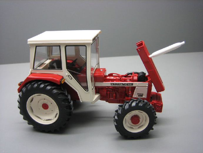 Traktor IH 844 1:32