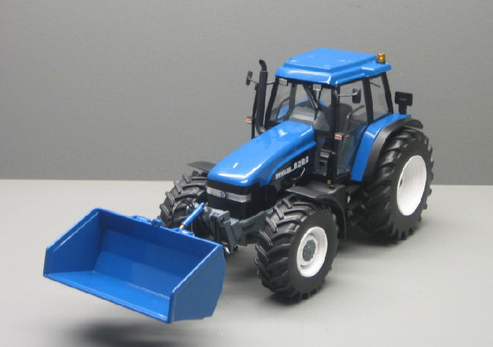 Traktor NEW HOLLAND 8360 1:32