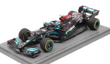 Indlæs billede til gallerivisning MERCEDES-AMG PETRONAS FORMULA ONE TEAM W12 E PERFORMANCE #77 VALTTERI BOTTAS BAHRAIN GP 2021 sort/turkis 1:43