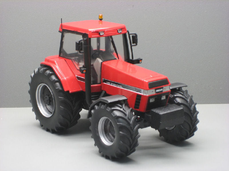 Traktor IH MAGNUM 7240 1:32