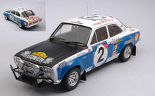 Indlæs billede til gallerivisning FORD ENGLAND ESCORT MKI RS 1600 (night version) N 2 RALLY SAFARI 1973 R.CLARK - J.PORTE WHITE BLUE BLACK 1:18