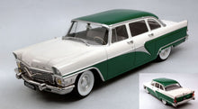 Indlæs billede til gallerivisning GAZ 13 SEAGULL CHAIKA 1959 GREEN WHITE 1:18