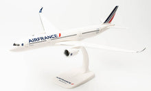 Indlæs billede til gallerivisning AIRBUS A350-900 Air France, Fort-de-France F-HTYM hvid/blå/rød 1:200