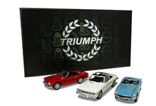 Indlæs billede til gallerivisning TRIUMPH COFFRET BOX SET 3X COLLECTION - SPITFIRE MKIII 1962 - STAG MKII 1955 - TR6 1960 LIGHT BLUE RED WHITE 1:43