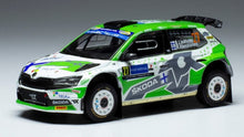 Indlæs billede til gallerivisning Skoda FABIA RALLY2 EVO #20 LINDHOLM/HAMALAINEN WM RALLY FINLAND 2022 hvid/grøn/grå 1:43