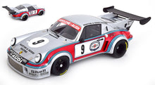 Indlæs billede til gallerivisning PORSCHE 911 930 CARRERA RSR TURBO 2.1L TEAM MARTINI &amp; ROSSI RACING N 9 2nd 6h WATKINS GLEN 1974 G.V.LENNEP - H.MULLER SILVER RED BLUE 1:12