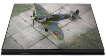 Indlæs billede til gallerivisning Supermarine SPITFIRE Mk.IX MK 210, &quot;Tolly Hello&quot; Guns Lundquist, Test Pilot for the USAAF camouflage 1:72