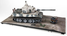 Indlæs billede til gallerivisning Tiger VI - GERMAN Sd.Kfz.181 PzKpfw Schwere Panzerabteilung 502, No.100 - Eastern Front 1943 camouflage 1:32