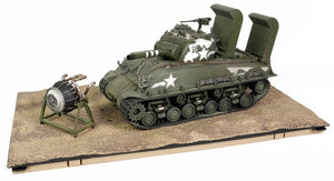 Sherman M4A3 (105) HVSS U.S. MEDIUM TANK 1945 WITH DEEP WADING GEAR mørk grøn/hvid 1:32