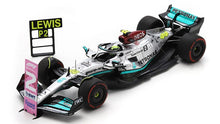 Indlæs billede til gallerivisning MERCEDES-AMG PETRONAS F1 W13 E PERFORMANCE #44 LEWIS HAMILTON 2nd BRAZILIAN GP 2022 + PITBOARD sølv/turkis/rød 1:43