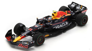 RED BULL RACING ORACLE RB18 #11 SERGIO PEREZ WINNER SINGAPORE GP 2022 mørk blå/rød/gul 1:43