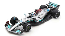 Indlæs billede til gallerivisning MERCEDES GP F1 W13E TEAM MERCEDES-AMG PETRONAS F1 N 63 4th BELGIUM GP 2022 GEORGE RUSSELL WITH SHOWCASE SILVER GREEN 1:18