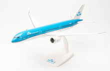 Indlæs billede til gallerivisning Boeing 787-9 Dreamliner KLM (NL) blå/hvid 1:200 fra Herpa