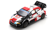 Indlæs billede til gallerivisning Toyota GR YARIS RALLY1 #1 OGIER/VEILLAS 4th RALLY SAFARI KENYA 2022 hvid/rød/sort 1:43