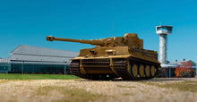 Indlæs billede til gallerivisning Tiger 131 restored and operated by The Tank Museum, Bovington sand 1:50