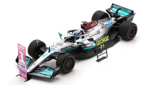 Indlæs billede til gallerivisning MERCEDES-AMG PETRONAS F1 W13 E #63 GEORGE RUSSELL 1ST WIN BRAZILIAN GP 2022 (With pitboard) sølv/turkis/rød 1:18