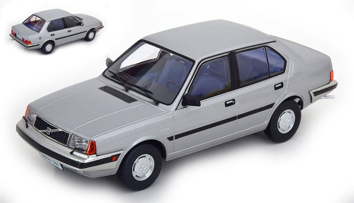 VOLVO 360 1987 SILVER-GREY METALLIC 1:18 fra Triple 9