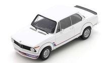 Indlæs billede til gallerivisning BMW 2002 TURBO 1973 With Acrylic Cover hvid/blå/rød 1:18