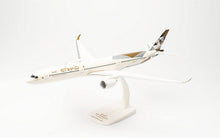 Indlæs billede til gallerivisning AIRBUS A350-1000 Etihad Airways creme/brun/grå 1:200