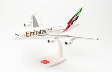 Indlæs billede til gallerivisning AIRBUS A380-800 Emirates A6-EOE hvid/rød/grøn 1:200