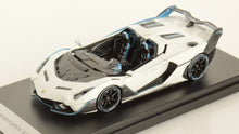 Indlæs billede til gallerivisning Lamborghini SC20 2020 hvid/sort/blå 1:43