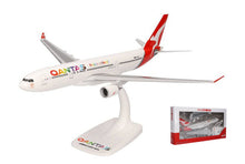 Indlæs billede til gallerivisning AIRBUS A330-200 Qantas Pride is in the Air, Whitsundays hvid/rød 1:200