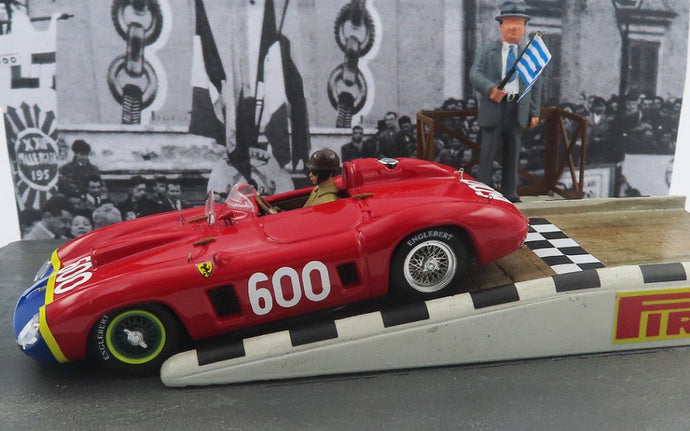 FERRARI 290 MM N.600 MILLE MIGLIA 1956 J.M.FANGIO START DIORAMA 1:43