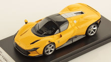 Indlæs billede til gallerivisning FERRARI DAYTONA SP3 CLOSED ROOF 2022 GIALLO MODENA - YELLOW 1:43