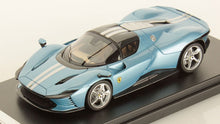 Indlæs billede til gallerivisning FERRARI DAYTONA SP3 CLOSED ROOF 2022 AVIO MET - LIGHT BLUE MET 1:43