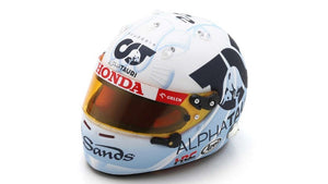 ARAI HELMET F1 CASCO HELMET AT04 TEAM ALPHA TAURI N 22 SINGAPORE GP 2023 YUKI TSUNODA WHITE LIGHT BLUE 1:5