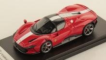 Indlæs billede til gallerivisning FERRARI DAYTONA SP3 CLOSED ROOF 2022 ROSSO SCUDERIA - RED WHITE 1:43