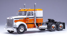 Indlæs billede til gallerivisning Kenworth W925 1970 hvid/orange/sort 1:43 fra Ixo Model