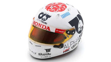 Indlæs billede til gallerivisning ARAI HELMET F1 CASCO HELMET AT04 TEAM ALPHA TAURI N 22 JAPAN GP 2023 YUKI TSUNODA WHITE 1:5