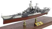 Indlæs billede til gallerivisning IOWA C;ASS BATTLESHIP USS MISSOURI (BB-63) Full Hull 1944 camouflage 1:700