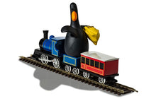 Indlæs billede til gallerivisning WALLACE &amp; GROMIT - THE WRONG TROUSERS - FEATHERS McGRAW &amp; LOCOMOTIVE blå/rød/grå