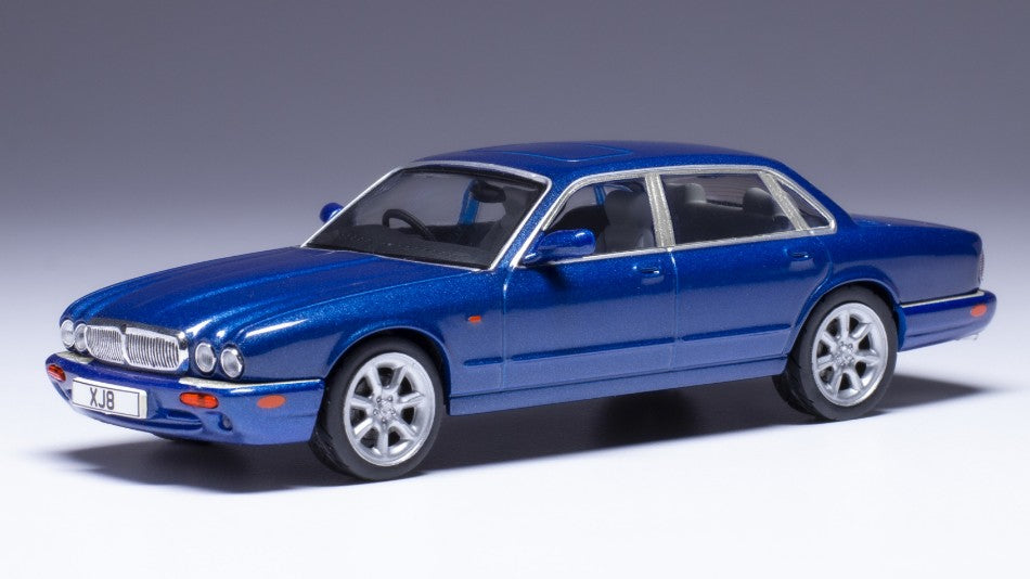 JAGUAR XJ8 (X308) 1998 BLUE 1:43 fra Ixo Model