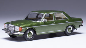 Mercedes Benz 240D (W123) 1976 grøn metallic 1:43 fra Ixo Model