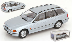 BMW 5-SERIES E39 TOURING 1998 sølv metallic 1:18