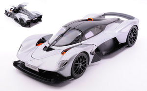 Aston Martin VALKYRIE 2022 - SPECIAL EDITION sølv/sort 1:18