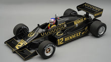Indlæs billede til gallerivisning Lotus 94T #12 NIGEL MANSELL BRITISH GP 1983 + FIGUUR sort/guld 1:18