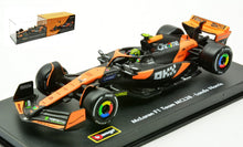 Indlæs billede til gallerivisning Mclaren MCL 38 #4 LANDO NORRIS 2024 With Helmet orange/sort 1:43 fra Burago
