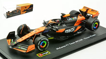 Indlæs billede til gallerivisning Mclaren MCL 38 #81 OSCAR PIASTRI 2024 With Helmet orange/sort 1:43 fra Burago