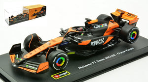 Mclaren MCL 38 #81 OSCAR PIASTRI 2024 With Helmet orange/sort 1:43 fra Burago